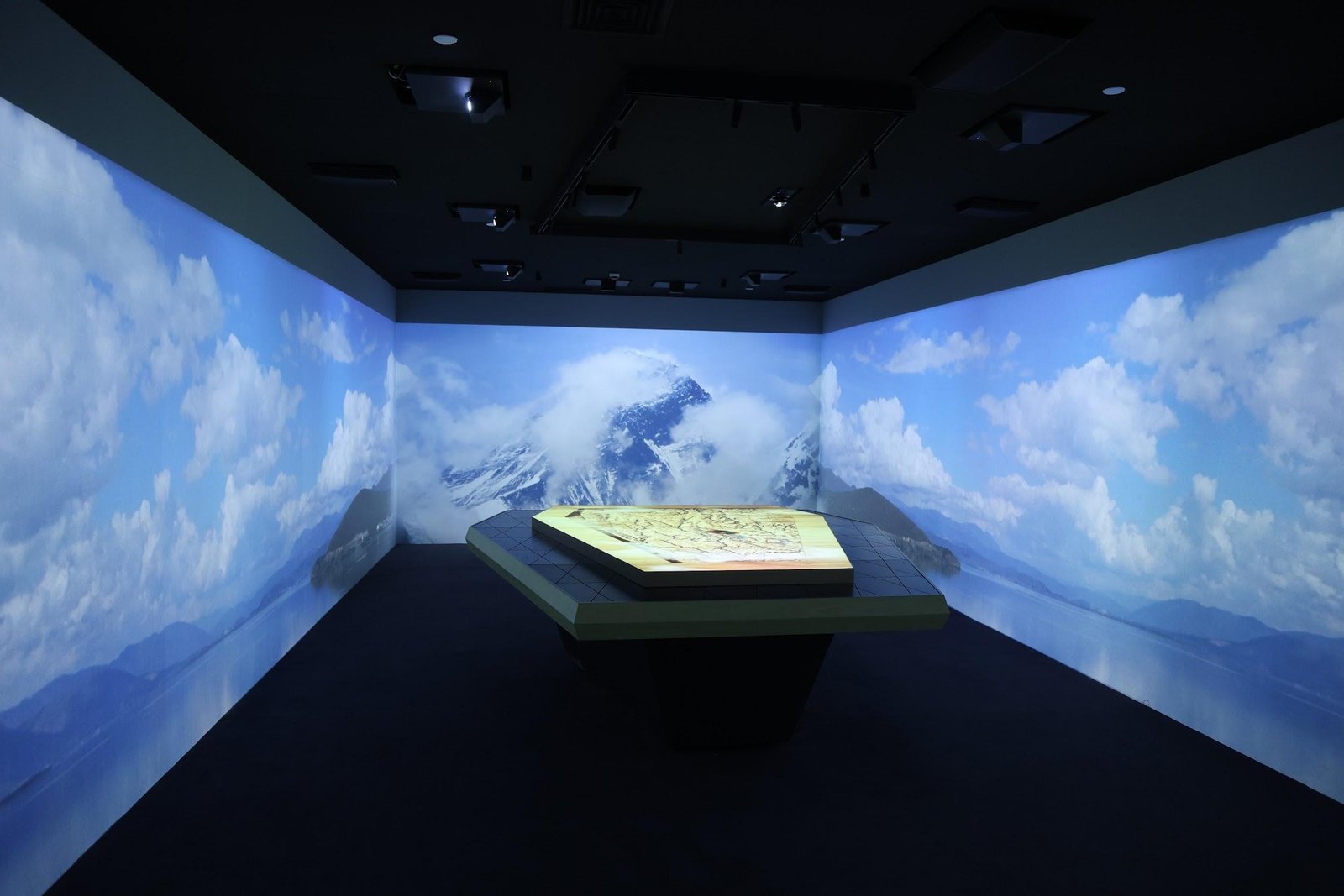 Yuntuo blue immersive room